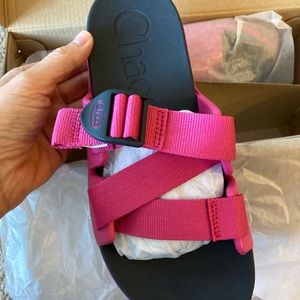 Chacos Chillos slide size 9